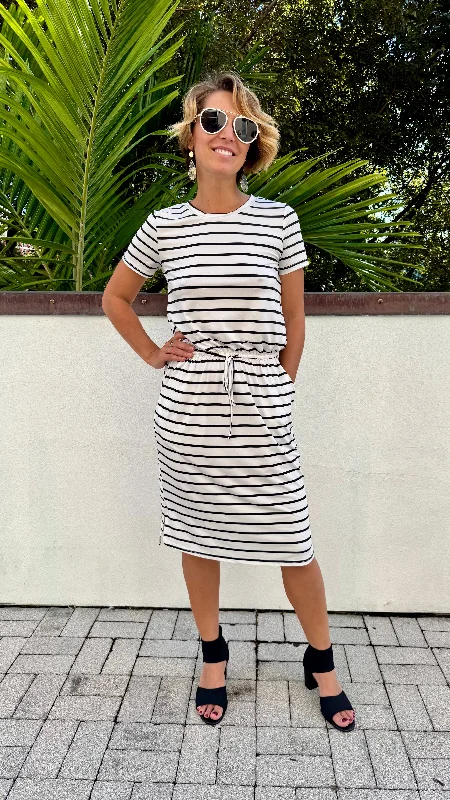 Ladies Striped, Knee Lenght, Drawstring T-Shirt Dress in Black and White in Size Small-- Striped Floral Plaid Ladies Striped, Knee Lenght, Drawstring T-Shirt Dress in Black and White in Size Small-- Striped Floral Plaid