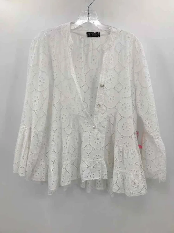 Pre-Owned Bella Amore White Size S/M Eyelet Long Sleeve Blouse Subtle Shimmer Blouse Pre-Owned Bella Amore White Size S/M Eyelet Long Sleeve Blouse Subtle Shimmer Blouse