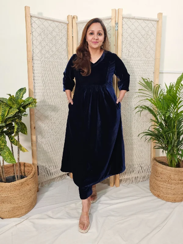 Blue Velvet Kurta Set with Pants Classic Straight Pants