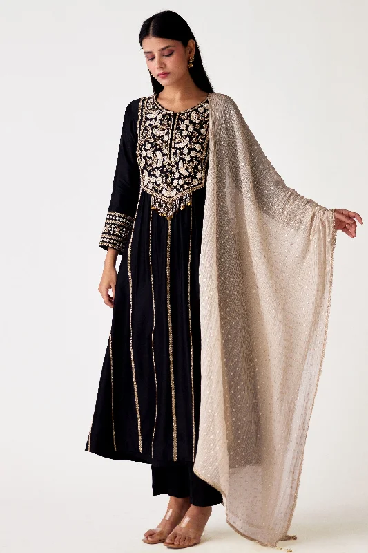 51Z130-RO Black Chanderi Embroidered Pant Suit With Dupatta High-Waist Jeans