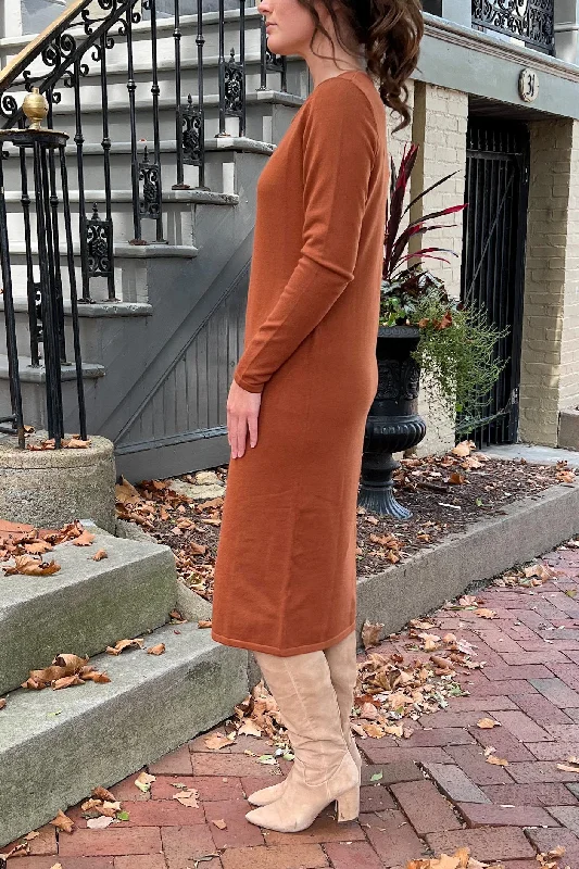 THE QUINN EVERYDAY SCOOP NECK SWEATER DRESS IN TERRACOTTA