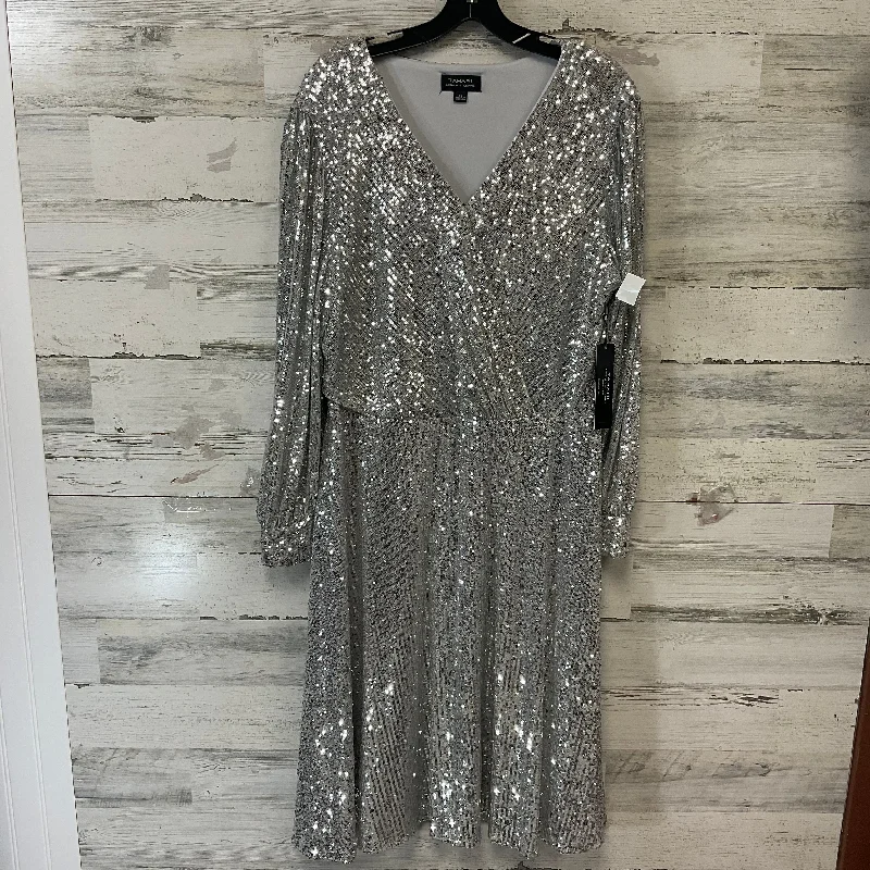 Dress Party Short By Tahari By Arthur Levine In Silver, Size: L Tunics Bridal satin